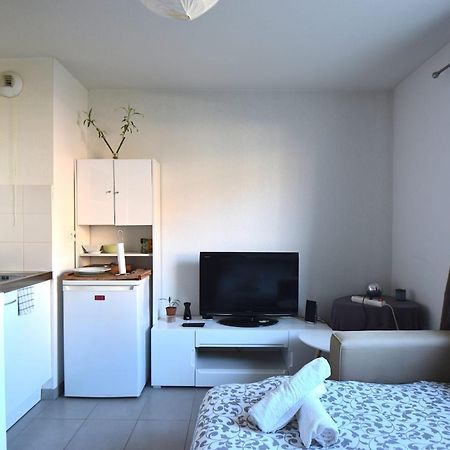 Studio Gare St Roch 1Er Etage - Air Rental Montpellier Bagian luar foto