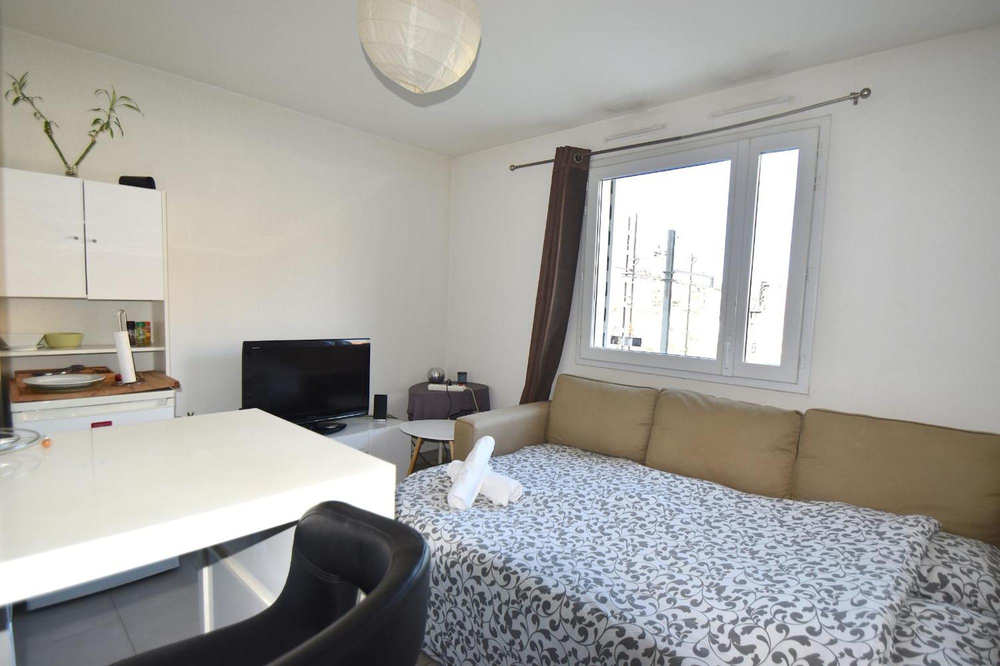 Studio Gare St Roch 1Er Etage - Air Rental Montpellier Bagian luar foto