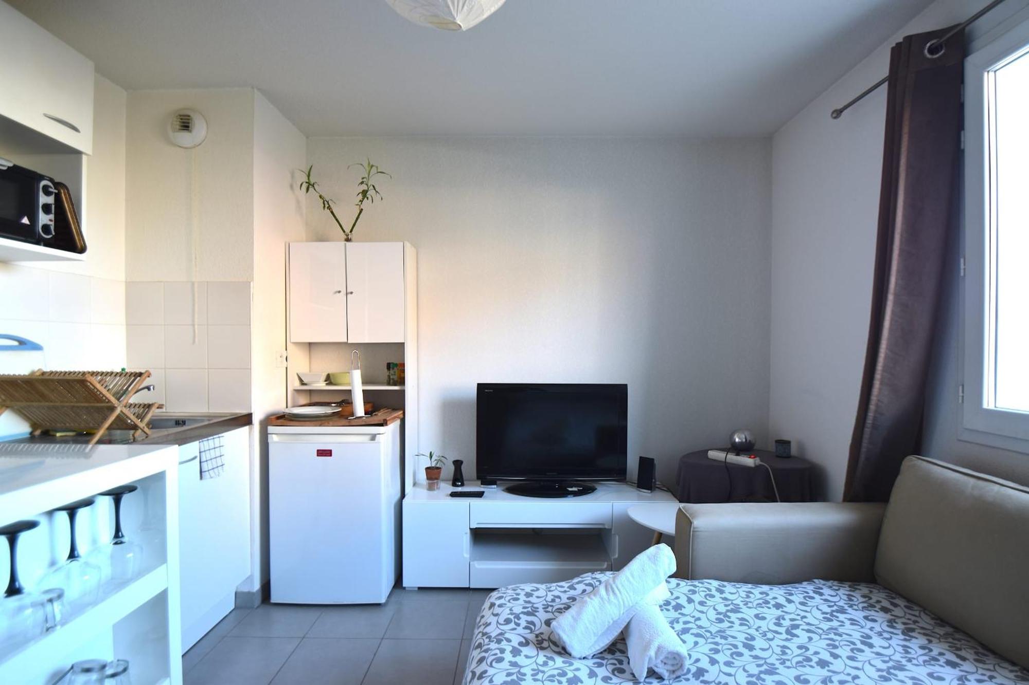 Studio Gare St Roch 1Er Etage - Air Rental Montpellier Bagian luar foto